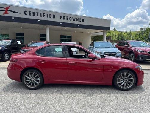 2022 Alfa Romeo Giulia Base