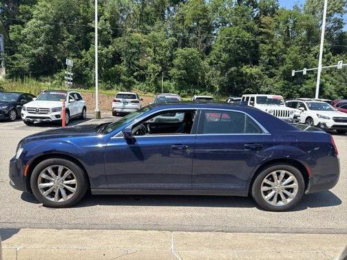 2017 Chrysler 300 Limited
