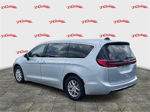 2023 Chrysler Pacifica Touring-L