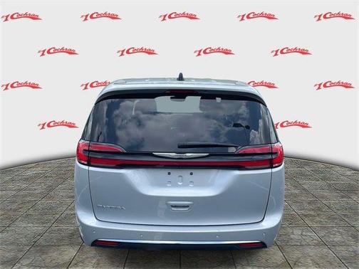 2023 Chrysler Pacifica Touring-L