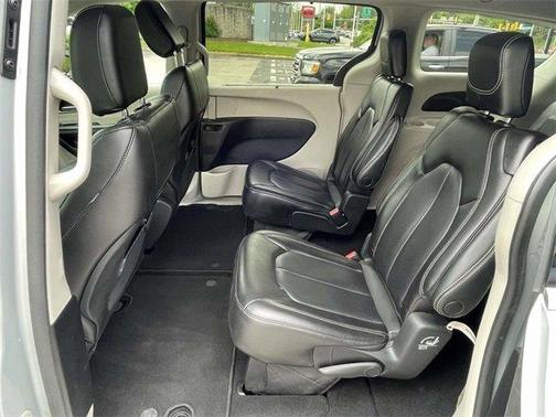 2023 Chrysler Pacifica Touring-L
