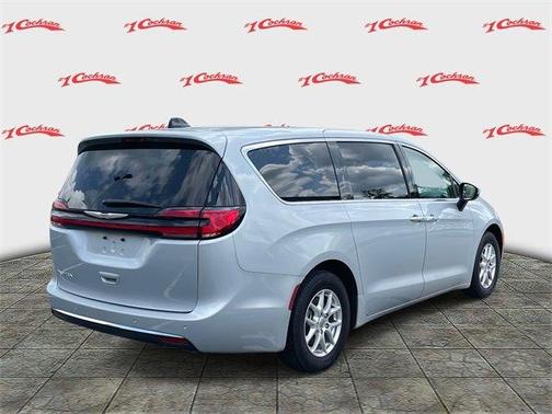 2023 Chrysler Pacifica Touring-L