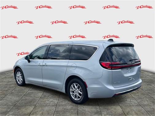 2023 Chrysler Pacifica Touring-L