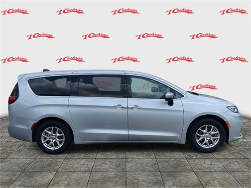 2023 Chrysler Pacifica Touring-L