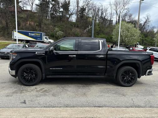 Onyx Black 2022 GMC Sierra 1500 SLT