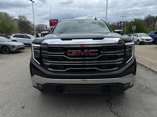 Onyx Black 2022 GMC Sierra 1500 SLT