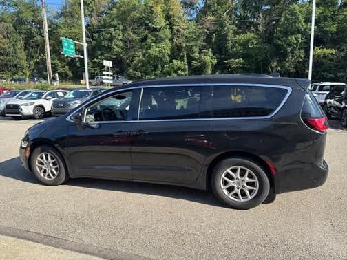 2022 Chrysler Pacifica Touring-L
