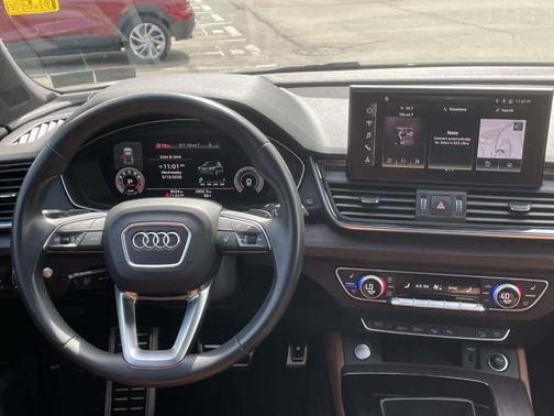 Chronos Gray Metallic 2023 Audi Q5 45 S line Prestige