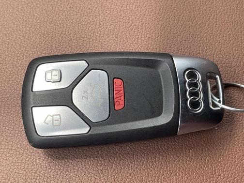 Chronos Gray Metallic 2023 Audi Q5 45 S line Prestige