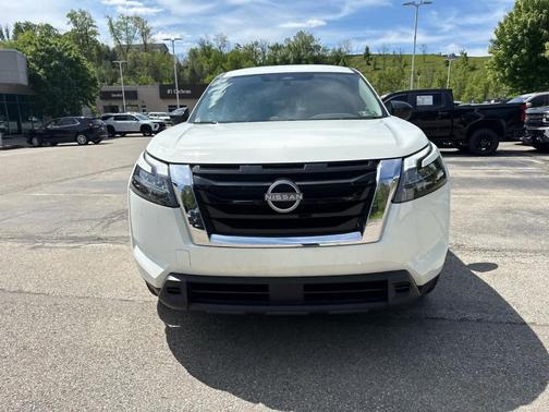 Glacier White 2024 Nissan Pathfinder S
