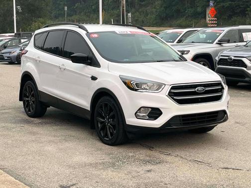 Oxford White 2019 Ford Escape SE
