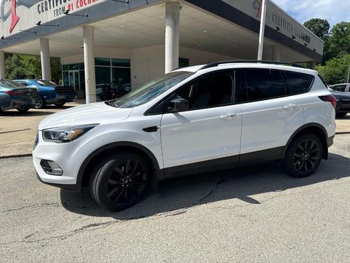 Oxford White 2019 Ford Escape SE