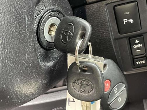 Silver Sky Metallic 2016 Toyota Tundra SR5