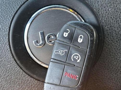 Diamond Black 2018 Jeep Grand Cherokee Upland