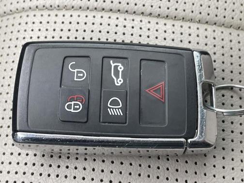 2020 Land Rover Discovery Landmark Edition