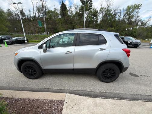 Silver Ice Metallic 2017 Chevrolet Trax LT