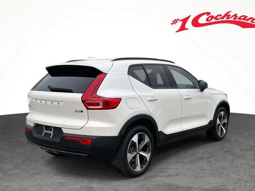 2023 Volvo XC40 B5 Plus Dark Theme