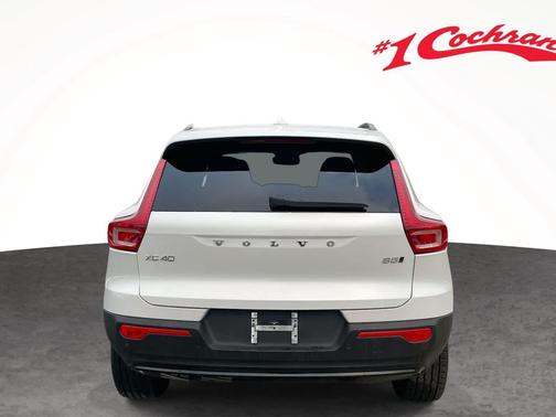 2023 Volvo XC40 B5 Plus Dark Theme