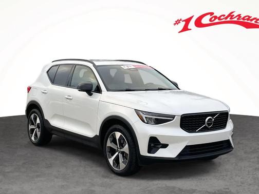 2023 Volvo XC40 B5 Plus Dark Theme