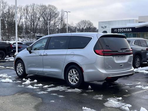 2024 Chrysler Pacifica Touring-L