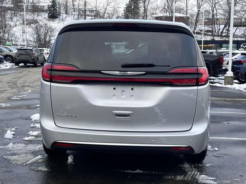2024 Chrysler Pacifica Touring-L