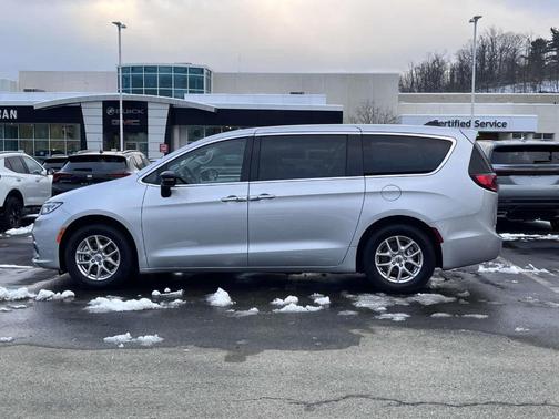 2024 Chrysler Pacifica Touring-L
