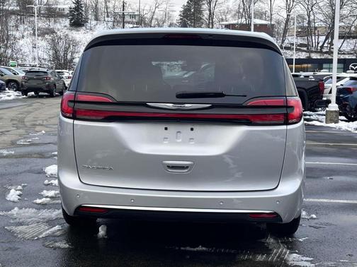 2024 Chrysler Pacifica Touring-L