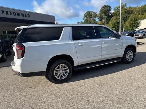 2023 Chevrolet Suburban LT