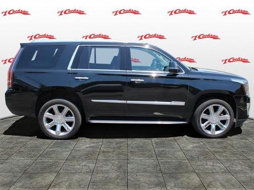 Photo 2 of 32 of 2020 Cadillac Escalade Luxury
