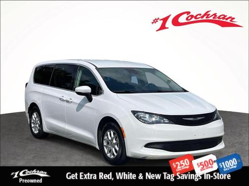 Bright White Clearcoat 2023 Chrysler Voyager LX