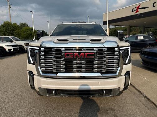 White Frost Tri-Coat 2024 GMC Sierra 3500 Denali