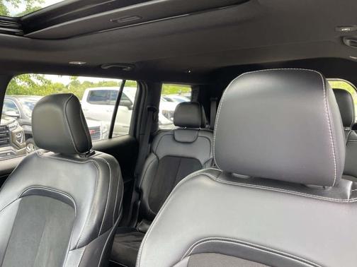 Bright White Clearcoat 2023 Jeep Grand Cherokee L Laredo
