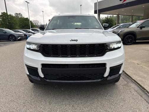 Bright White Clearcoat 2023 Jeep Grand Cherokee L Laredo