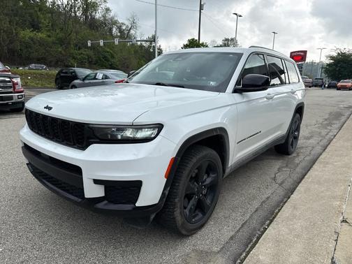Bright White Clearcoat 2023 Jeep Grand Cherokee L Laredo