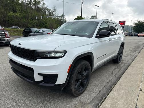 Bright White Clearcoat 2023 Jeep Grand Cherokee L Laredo