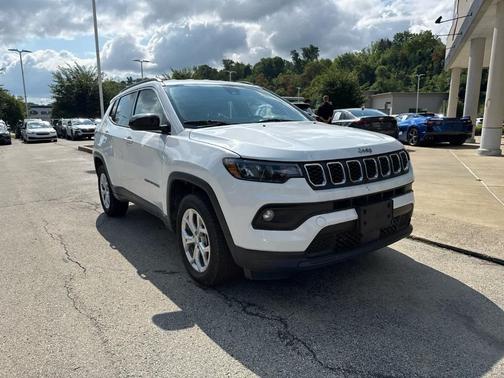 Bright White Clearcoat 2024 Jeep Compass Latitude