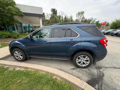 Patriot Blue Metallic 2017 Chevrolet Equinox LT