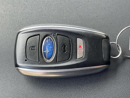 Crystal White Pearl 2023 Subaru Ascent Premium 8-Passenger