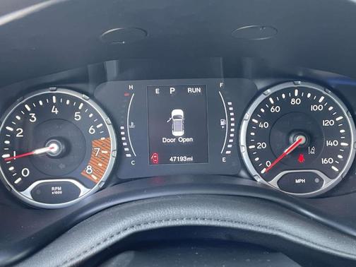Graphite Gray 2023 Jeep Renegade Latitude