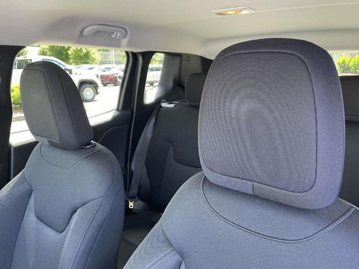 Graphite Gray 2023 Jeep Renegade Latitude