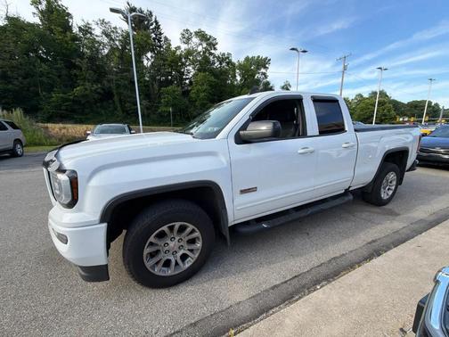 Summit White 2018 GMC Sierra 1500 SLT