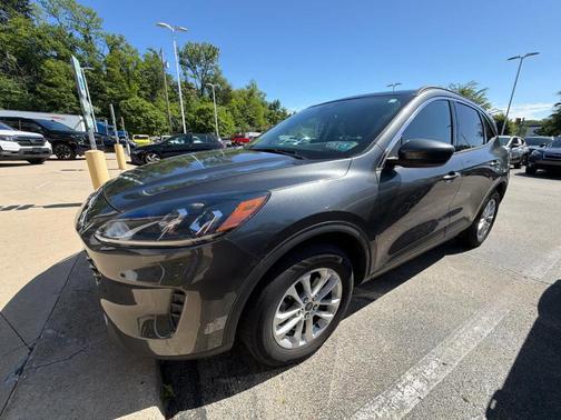 Magnetic Metallic 2020 Ford Escape SE