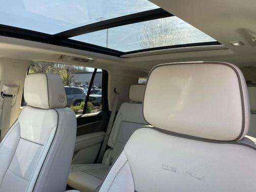 White Frost Tri-Coat 2022 GMC Yukon Denali