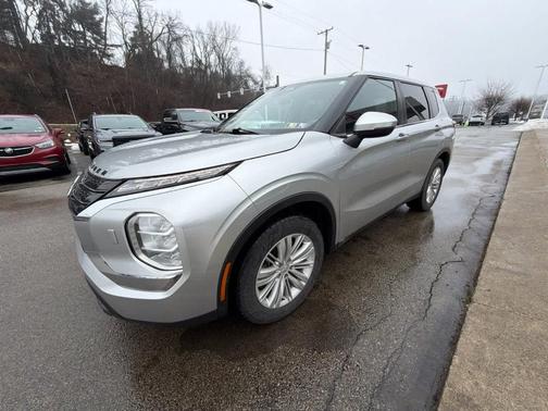 2022 Mitsubishi Outlander ES