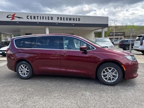 2023 Chrysler Voyager LX