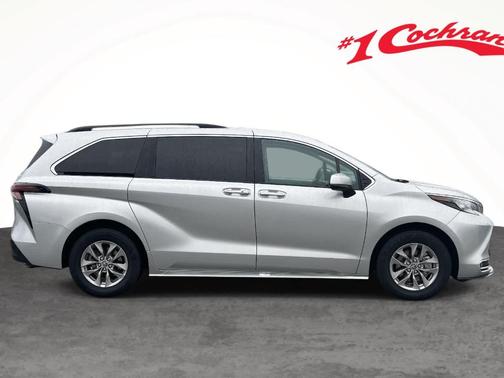 2024 Toyota Sienna XLE