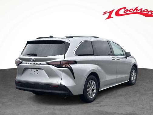 2024 Toyota Sienna XLE