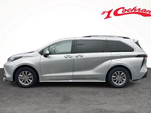 2024 Toyota Sienna XLE