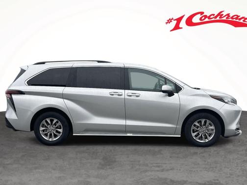 2024 Toyota Sienna XLE