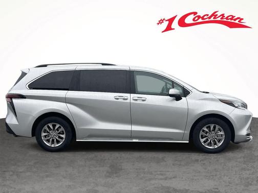 2024 Toyota Sienna XLE